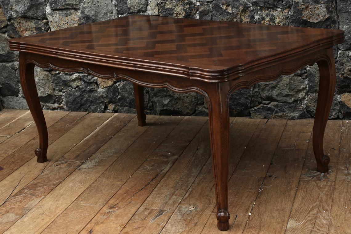 实木复合地板桌子